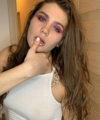 👠 Мои услуги включают все, что ты только пожелаешь: от классического секса до экспериментов в постели. 🌶️
Я умею находить общий язык с мужчинами разных типажей, всегда обворожительная и желанная. 🔥 Смотря на мои фото, можно понять, что тебя ждет незабываемый опыт с горячей и сексуальной леди. 💃
Возможно, ты хочешь открыть для себя что-то новое? Я могу быть твоей проводницей в мире наслаждений и фантазий. 😉 Я готова исполнить все твои мечты и желания, позволь себе расслабиться в моих объятиях. 💫
Отзывы моих клиентов – это подтверждение моей надежности и профессионализма. 💯 Обожаю свою работу и стараюсь, чтобы каждая встреча стала для нас уникальным событием. 😍
Ты ждешь встречи, и я здесь, чтобы осуществить все твои фантазии и желания. Добро пожаловать в мир наслаждения и страсти – со мной они станут реальностью. 🌹 Живу в Москве и готова подарить тебе небывалые ощущения! 😉 София